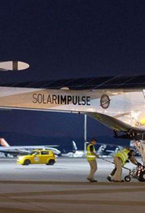 Solar Impulse طائرة تعمل بالطاقة الشمسية تكمل أول رحلة بين قارتين